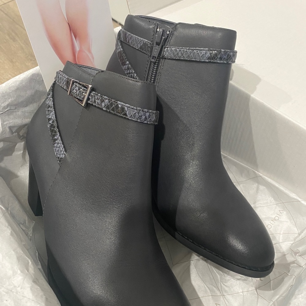 Vionic Women's Upton Ankle Bootie Dark Grey size 6.5 BRAND NEW.